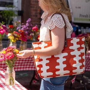 Maika Essential Tote Bag with Leather Crossbody Strap in Echo Tangerine